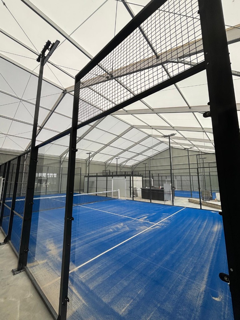 Pistes couvertes de Padel